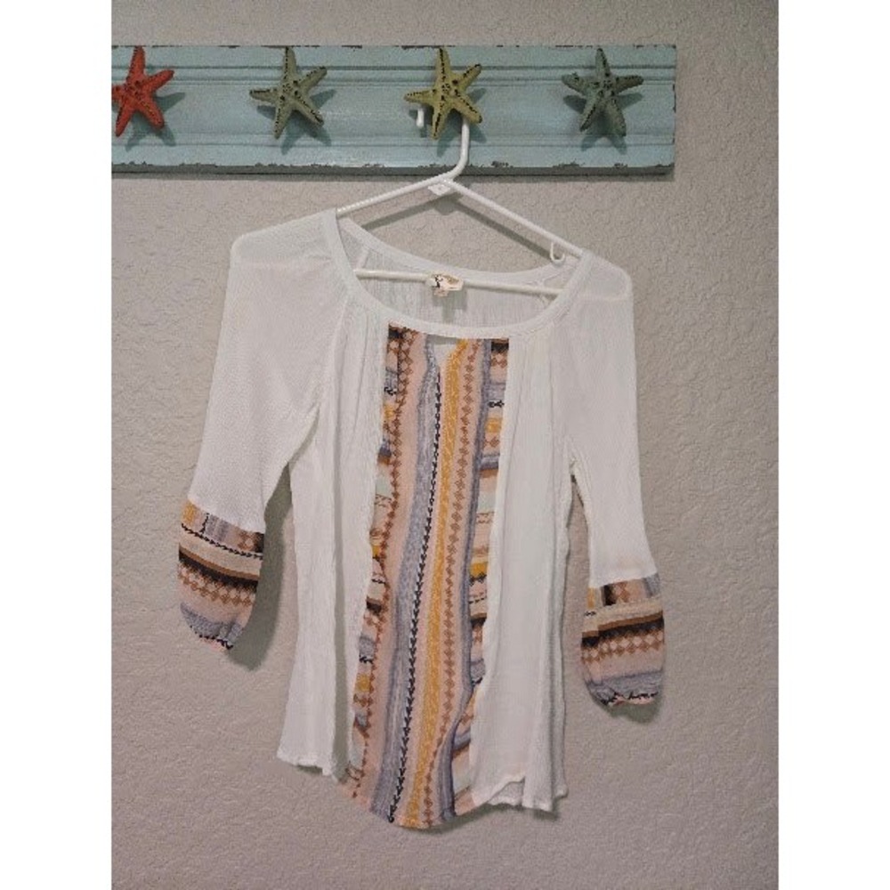 fig and flower white embroiderd top